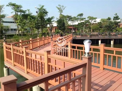 四川南充木塑水上栈道 生态与景观的完美融合——风景园林建设工程的新标杆